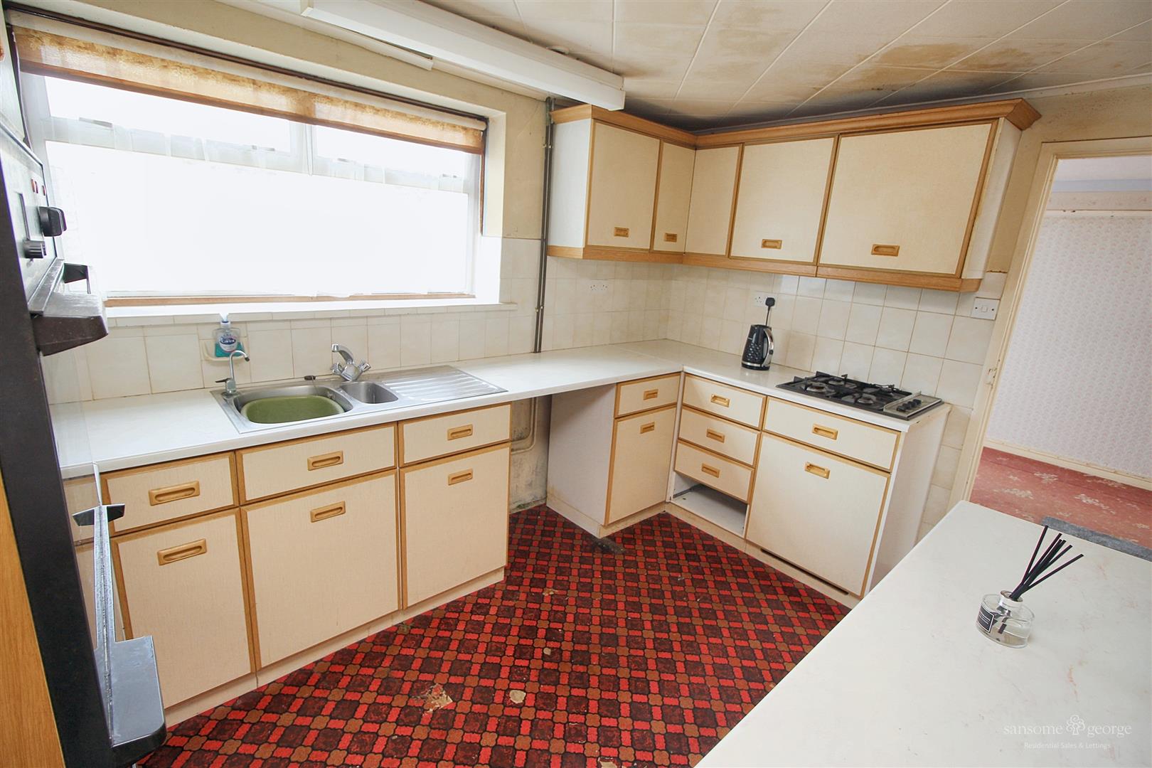 3 bed property in Dee Road, Reading